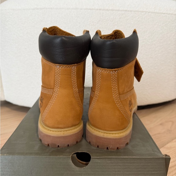 Timberland 6” Premium Wheat Nubuck Boots Size 8.5 - Picture 4 of 6